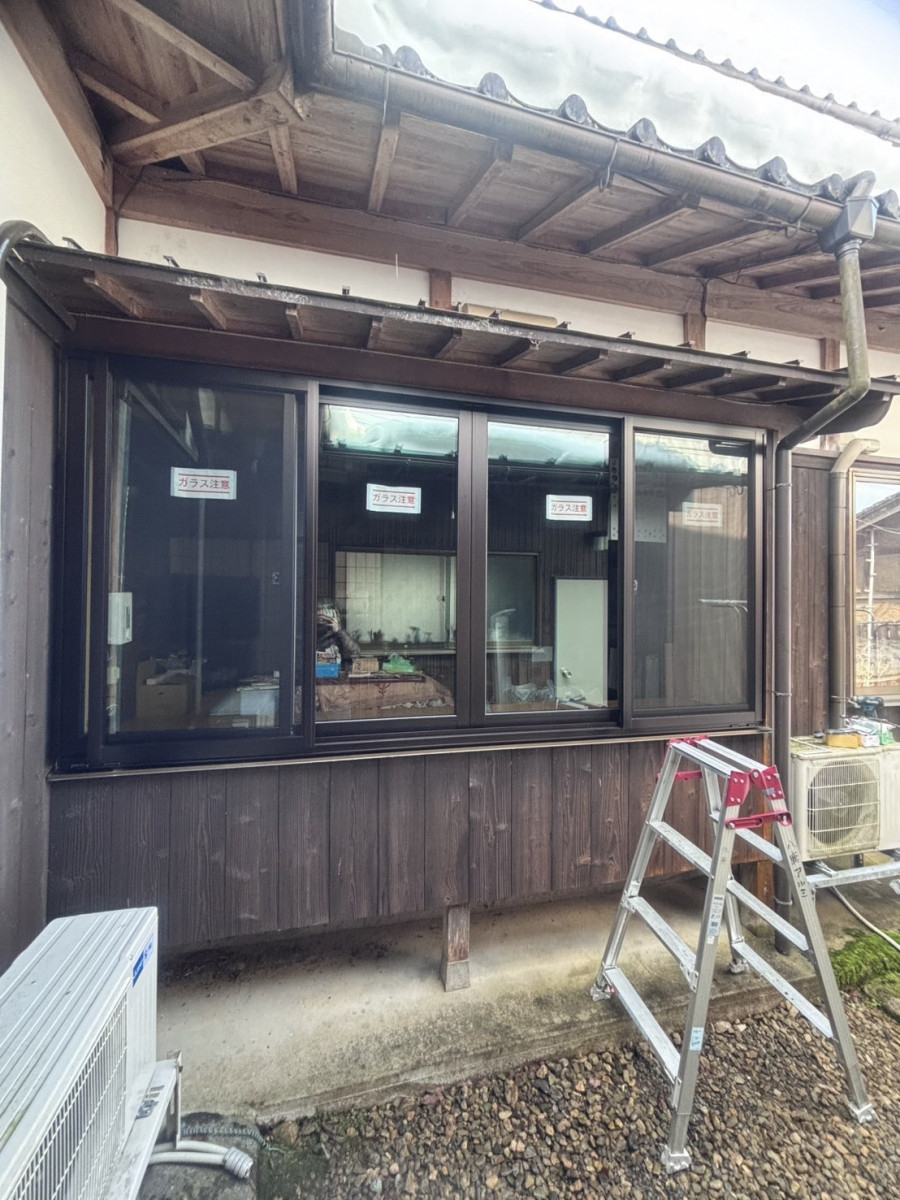 八鹿アルミ 福知山店の家族が集まるリビングの窓を交換しました🪟✨の施工後の写真1