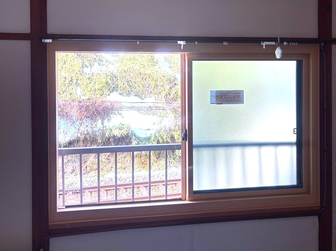 八鹿アルミ 福知山店の賃貸住宅やアパートにもオススメ!!アルミ枠の窓に【内窓設置】の施工後の写真1