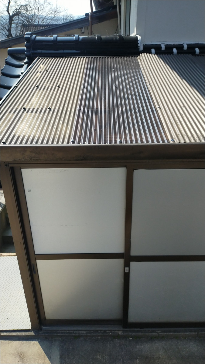 八鹿アルミ 福知山店の全部交換しなくてOK！部分補修でコストを抑えた屋根修理👷‍♂️🔧の施工後の写真1