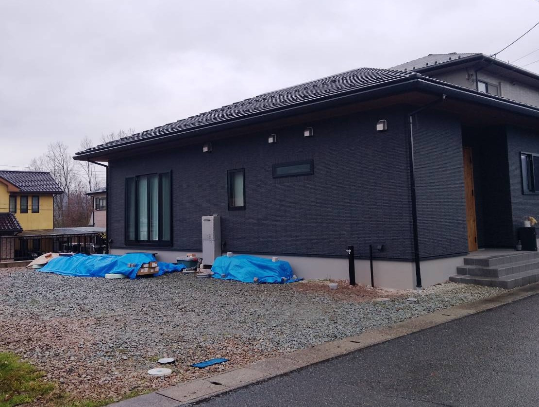 八鹿アルミ 福知山店の大雪をきっかけに安心の住まいづくりへ⛄🚗【カーポート施工】の施工前の写真1