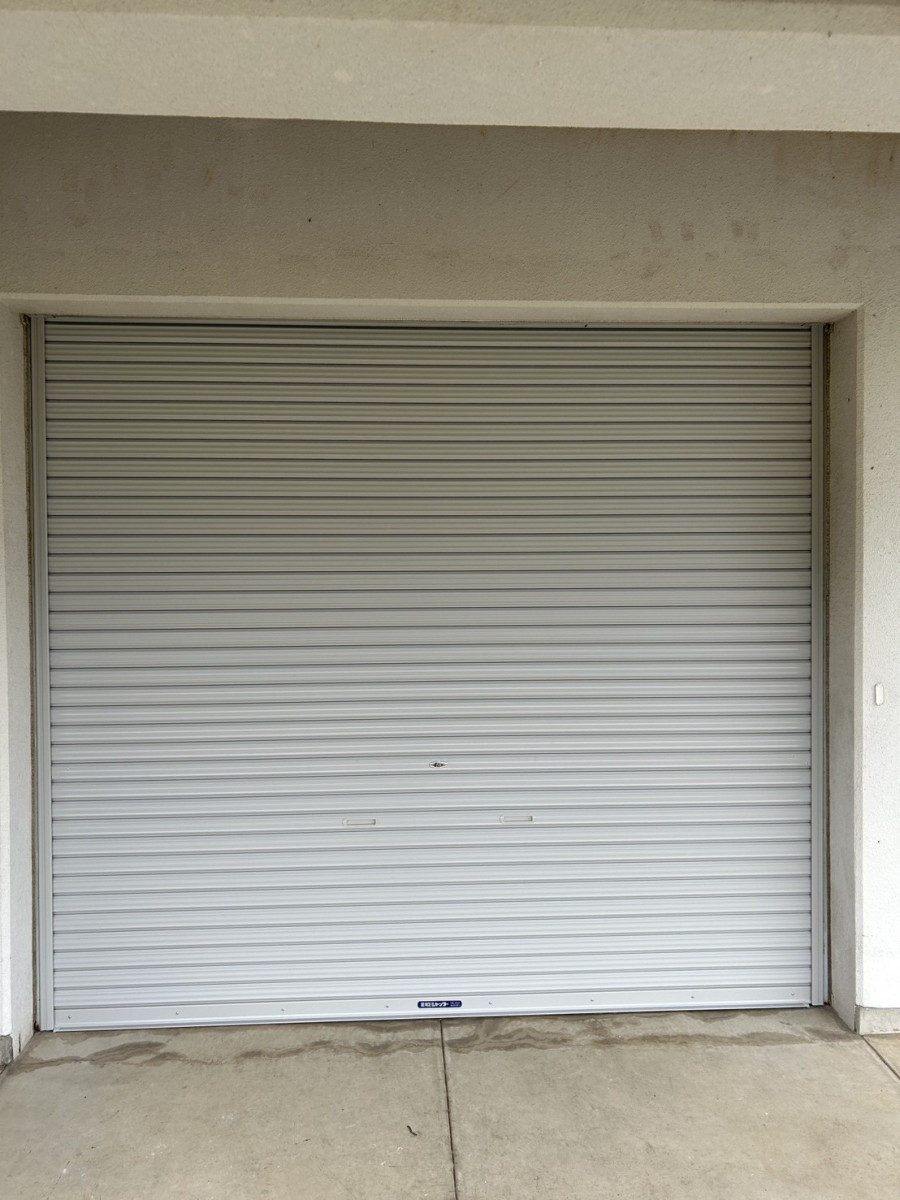 八鹿アルミ 福知山店の小学校のシャッターを安全・快適に！劣化したシャッターの取替工事を行いました💪の施工後の写真1