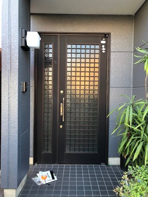 金源 豊橋店の玄関ドアのリフォーム！の施工前の写真1