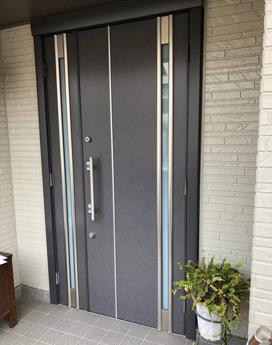 金源 豊橋店の玄関ドアのリフォーム！の施工前の写真1