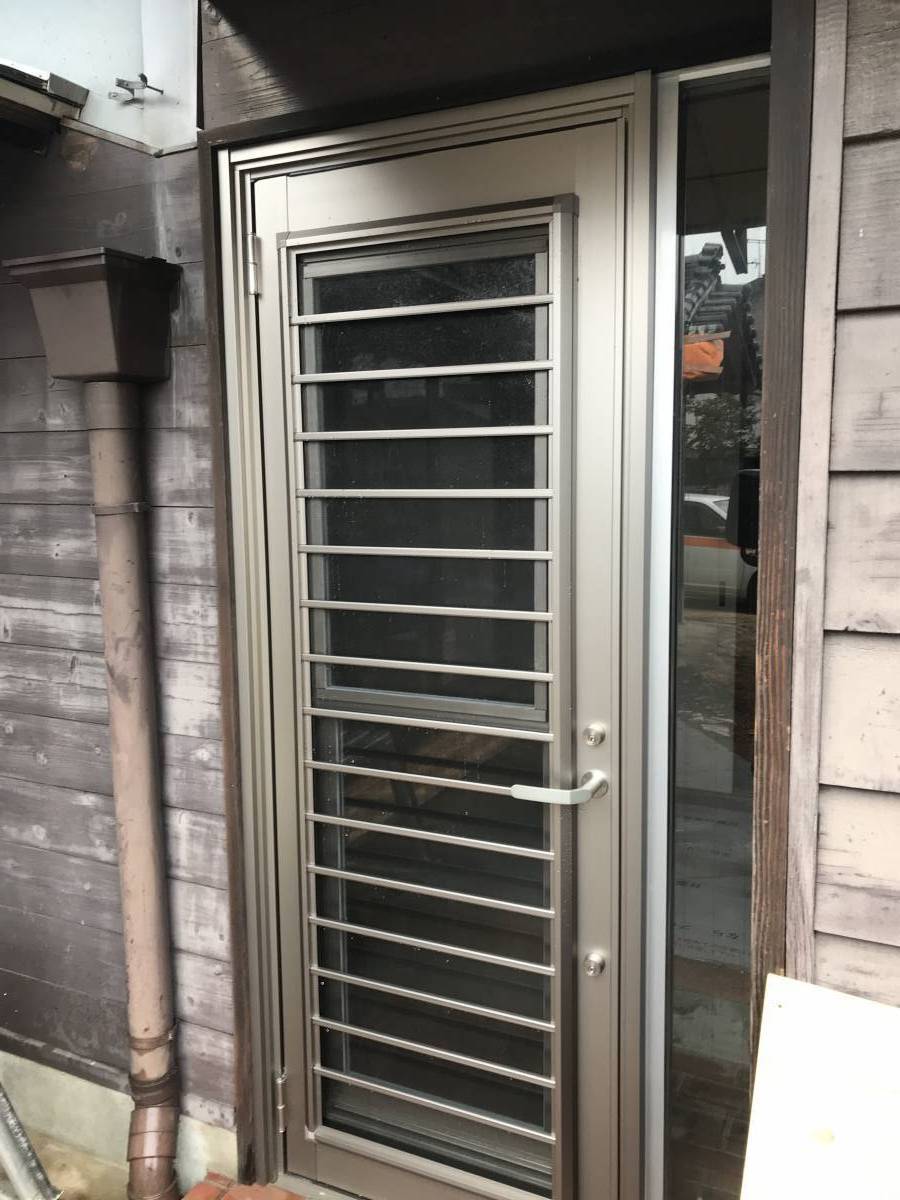 金源 豊橋店の勝手口ドアのリフォーム　の施工後の写真2