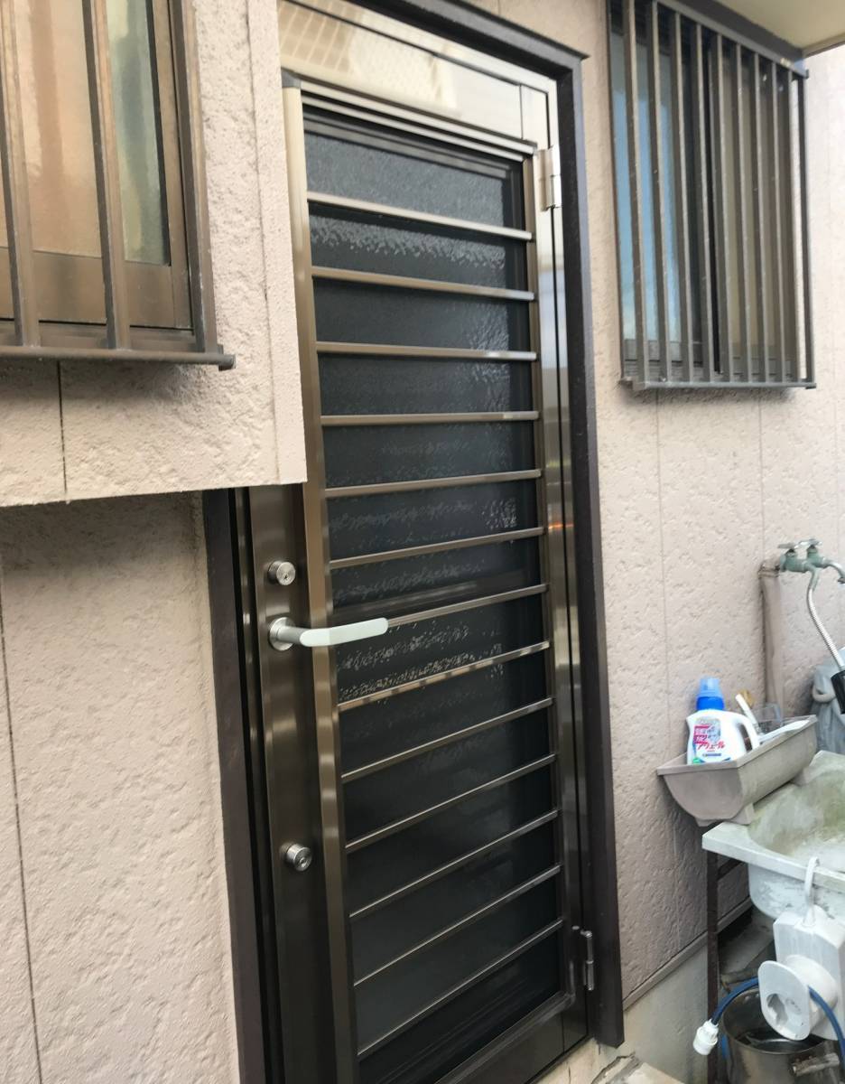 金源 豊橋店の勝手口ドアのリフォーム　の施工後の写真1