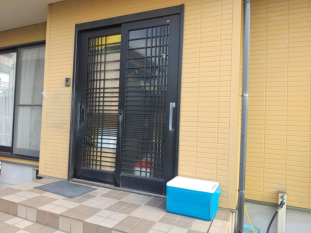 金源 豊橋店の玄関引戸のリフォーム　リシェントの施工前の写真1