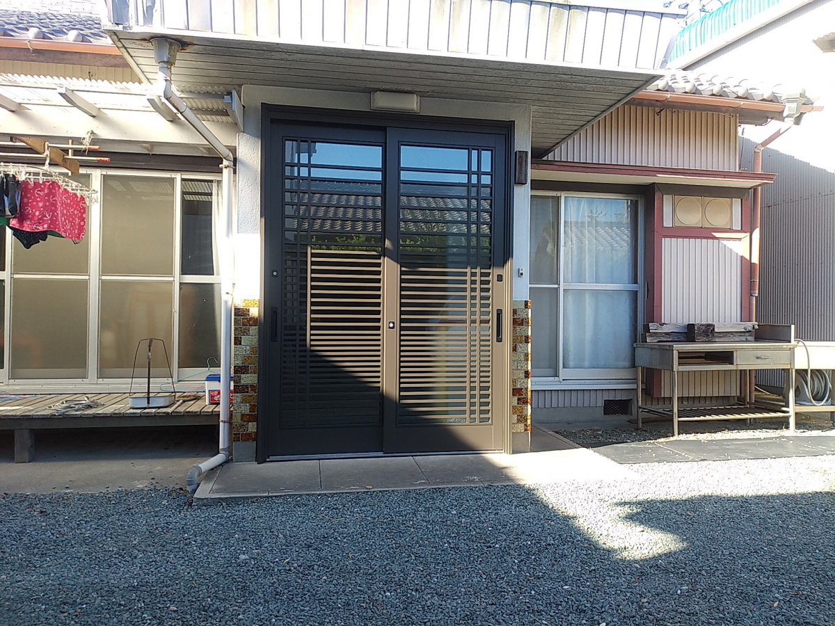 金源 田原店の玄関引戸もカバー工法で1日で交換の施工後の写真1