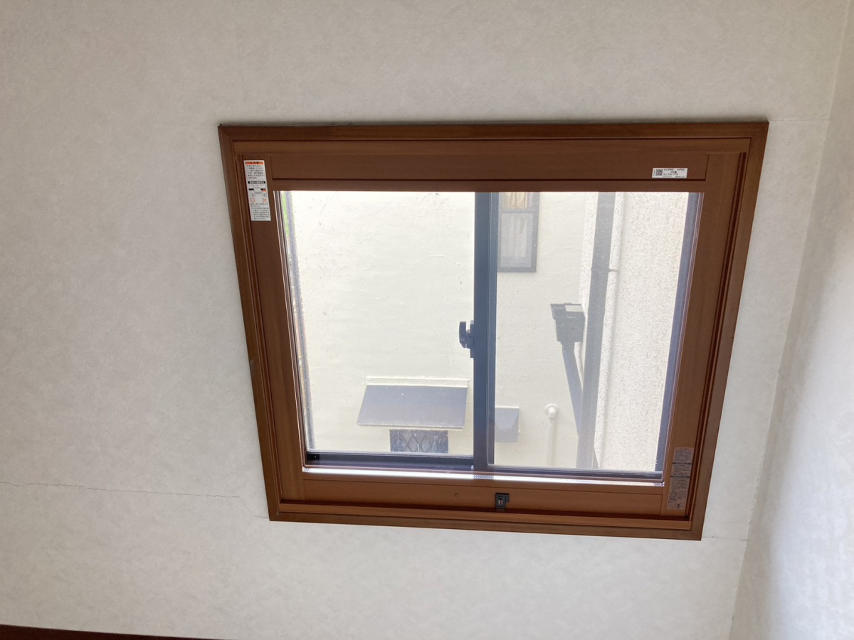 サンウインドの窓にはインプラス・玄関にはリシェントを⑤の施工後の写真2