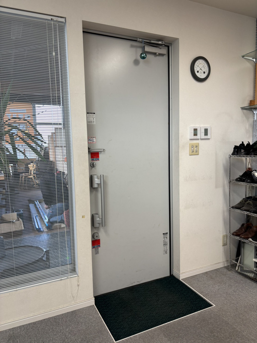 サンウインドの社内全体ショールーム化の施工前の写真2