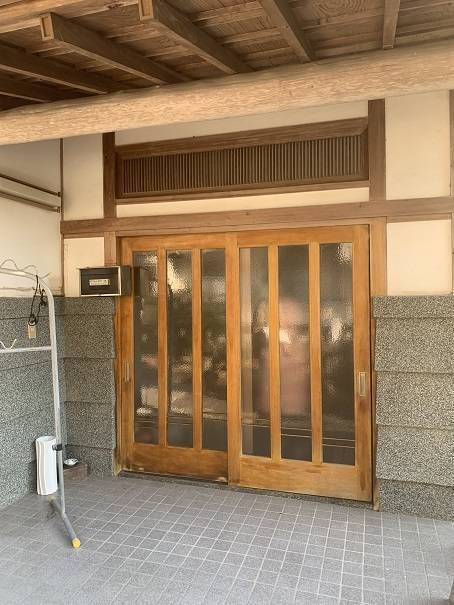 小林エコ建材の玄関が寒い！の施工前の写真1