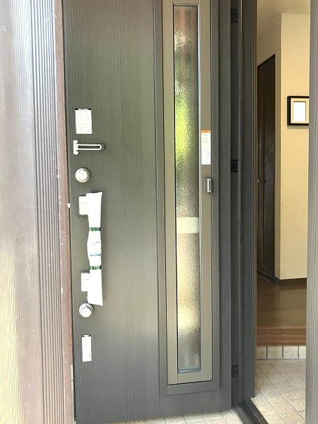 小林エコ建材の風と光を取り入れる玄関の施工後の写真3