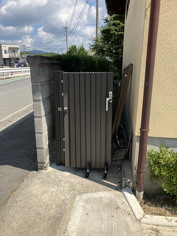 小林エコ建材の壊れた伸縮門扉を新しく交換しました☆の施工後の写真2