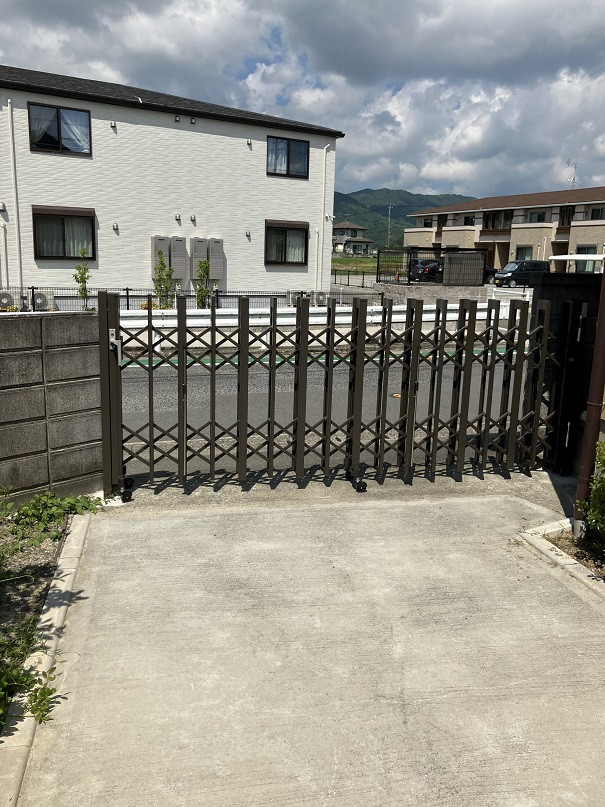 小林エコ建材の壊れた伸縮門扉を新しく交換しました☆の施工後の写真3