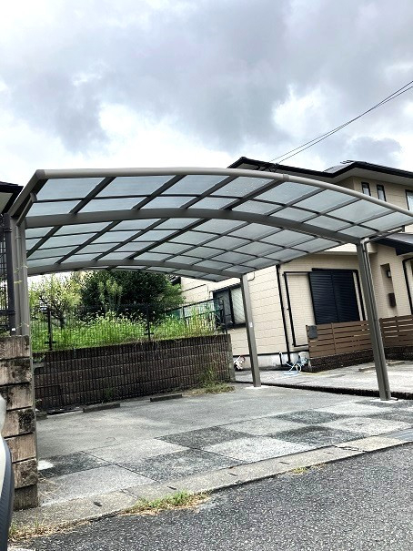 小林エコ建材の冬の安全と夏の快適さを両立!2台用カーポートを設置しましたの施工後の写真1