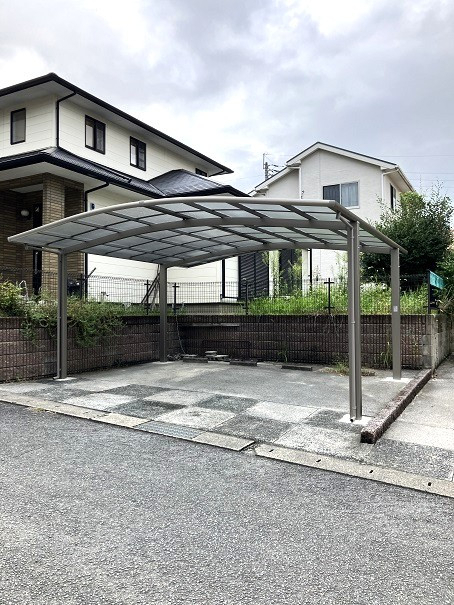 小林エコ建材の冬の安全と夏の快適さを両立!2台用カーポートを設置しましたの施工後の写真2