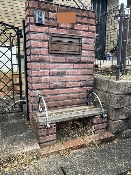 小林エコ建材の人工木で再生！長持ちベンチのリニューアル施工事例の施工前の写真1