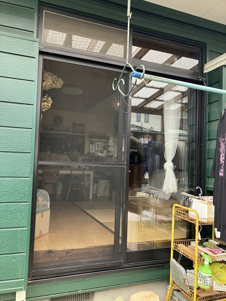 小林エコ建材の補助金を活用して快適な暮らしへ。ランマ撤去で明るさが広がるサッシ交換工事の施工前の写真1