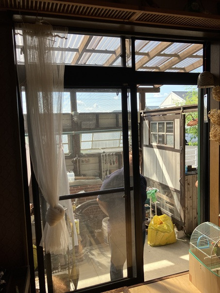 小林エコ建材の補助金を活用して快適な暮らしへ。ランマ撤去で明るさが広がるサッシ交換工事の施工前の写真2