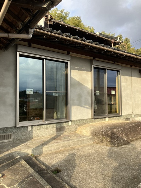 小林エコ建材の広縁の大開口サッシを一新　電動シャッターで快適性アップの施工後の写真1