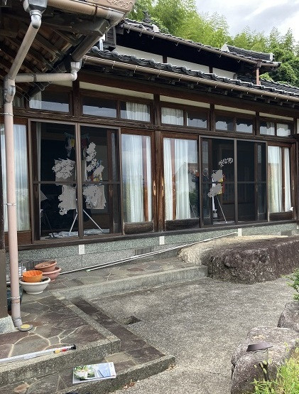 小林エコ建材の広縁の大開口サッシを一新　電動シャッターで快適性アップの施工前の写真1