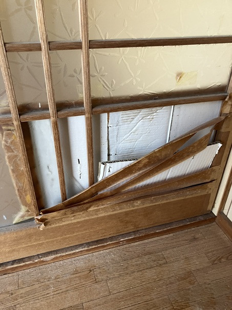 小林エコ建材の古い室内建具の割れたガラスを安全なアクリル板へ交換しましたの施工前の写真2
