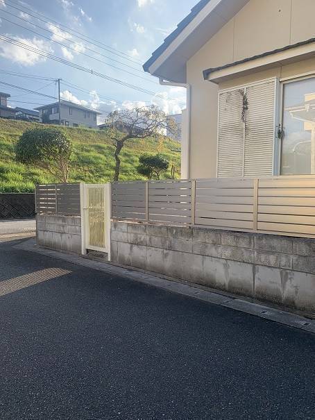 小林エコ建材のフェンスを一新！家の外観が見違えました。の施工後の写真1