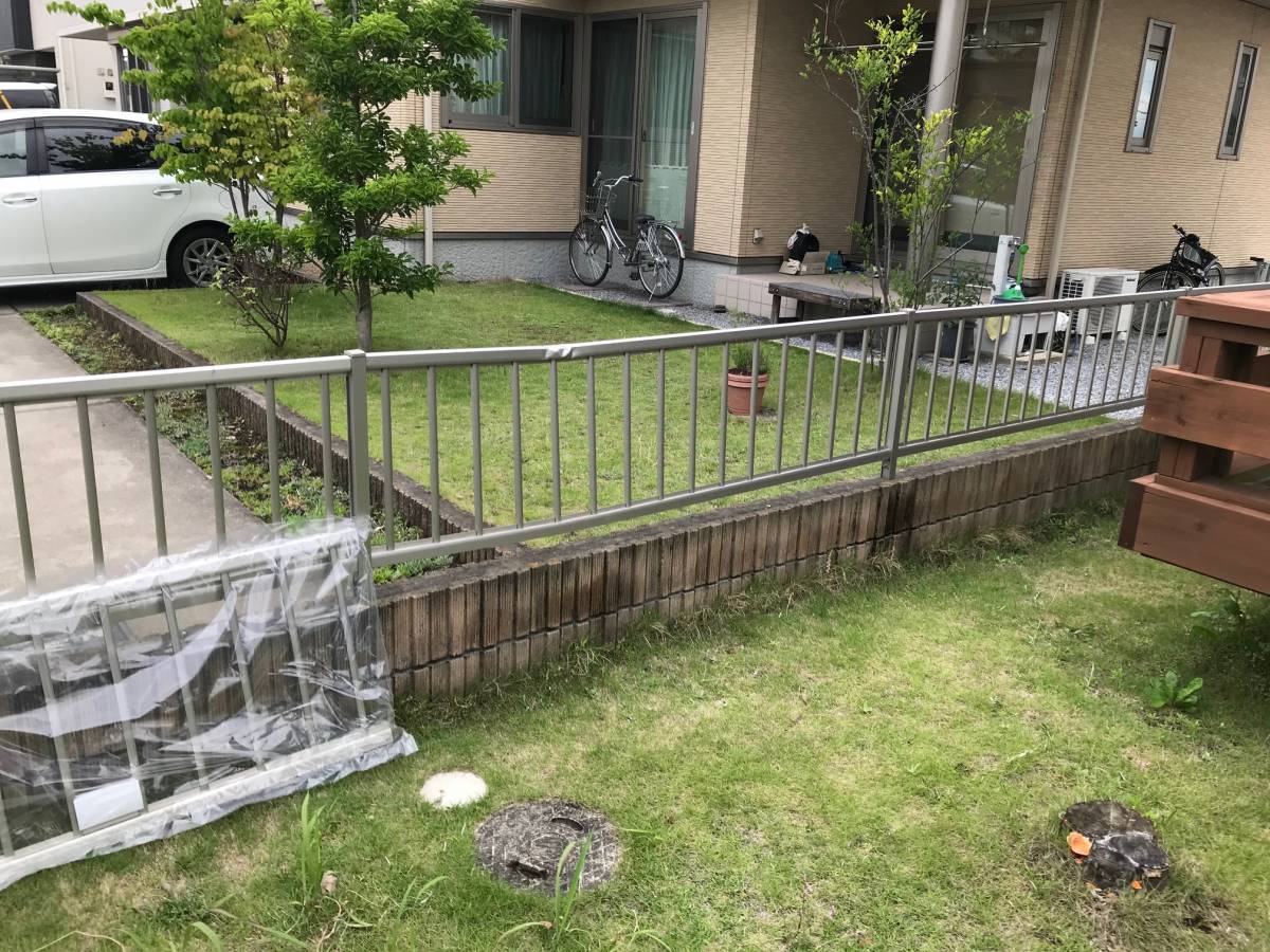 まどありー。のフェンス交換の施工前の写真1