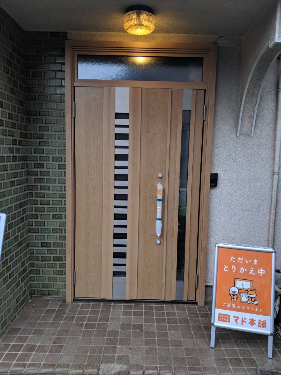 葵トーヨーの玄関ドア断熱改修工事の施工後の写真1