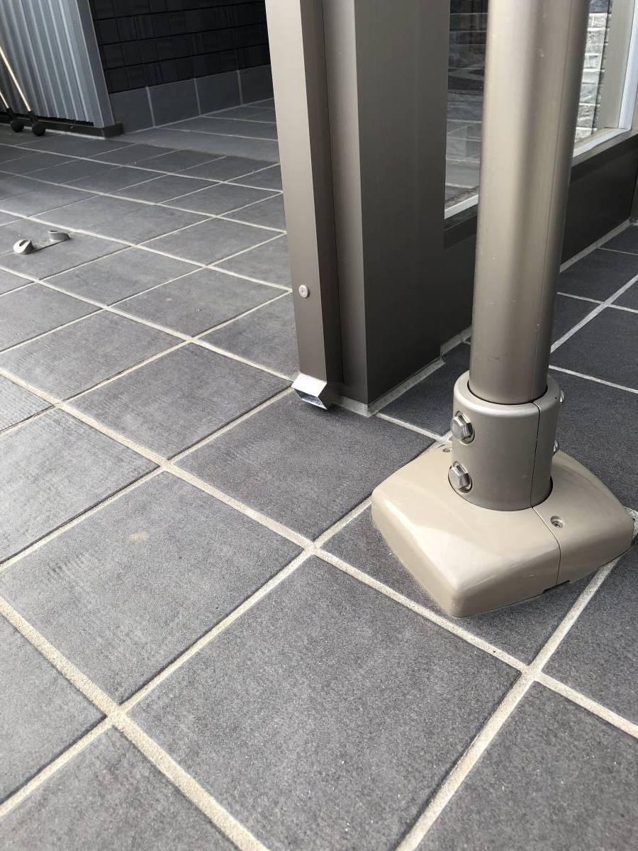 羽後トーヨー住器の以前工事をした現場の風除室に雨樋を付けてみました。の施工前の写真2