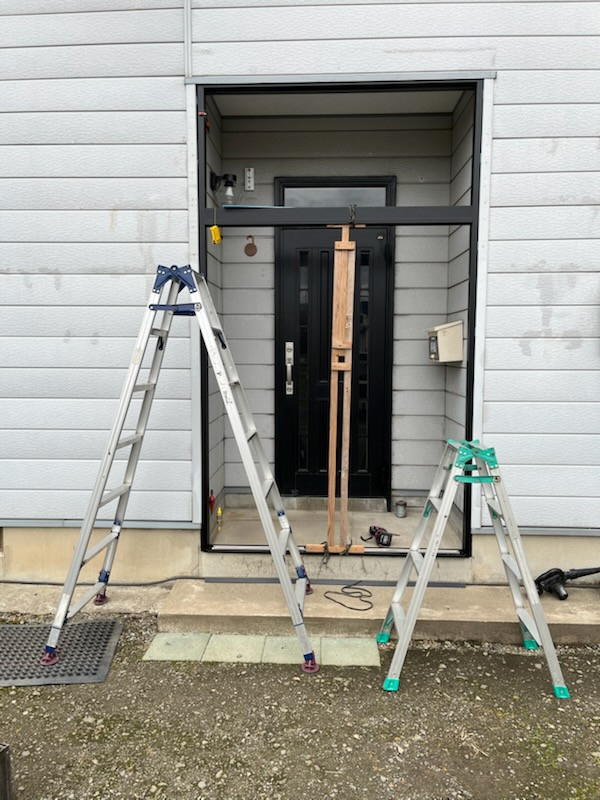 羽後トーヨー住器のホームページを見てお越しいただいたお客様からの受注です(風除室工事)の施工前の写真2