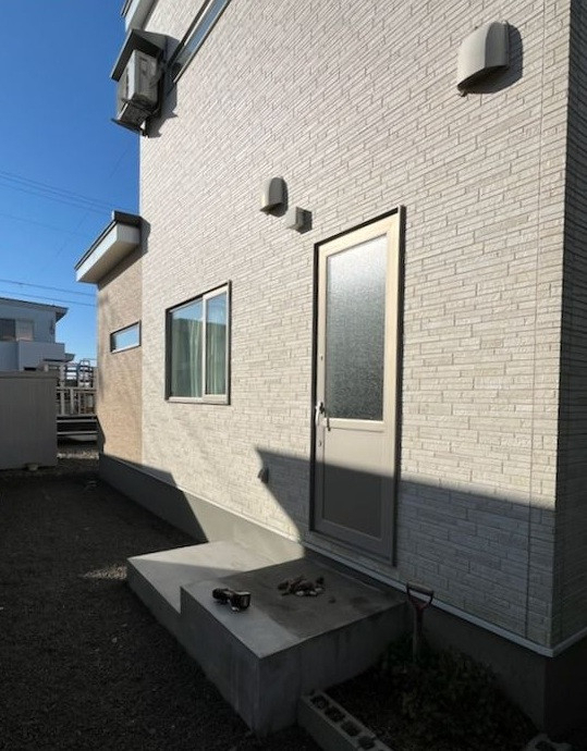 羽後トーヨー住器の屋根付になって勝手口の使い勝手UP(`･ω･´)b　*大仙市*の施工前の写真1