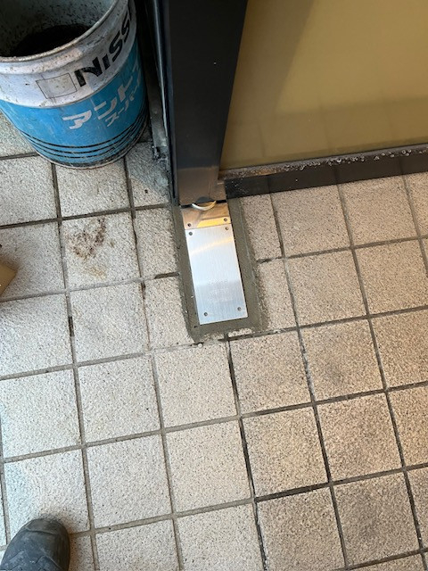 羽後トーヨー住器のフロアヒンジ交換の施工後の写真1