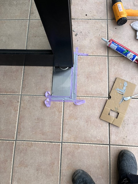 羽後トーヨー住器の店舗のフロアヒンジ交換の施工後の写真2