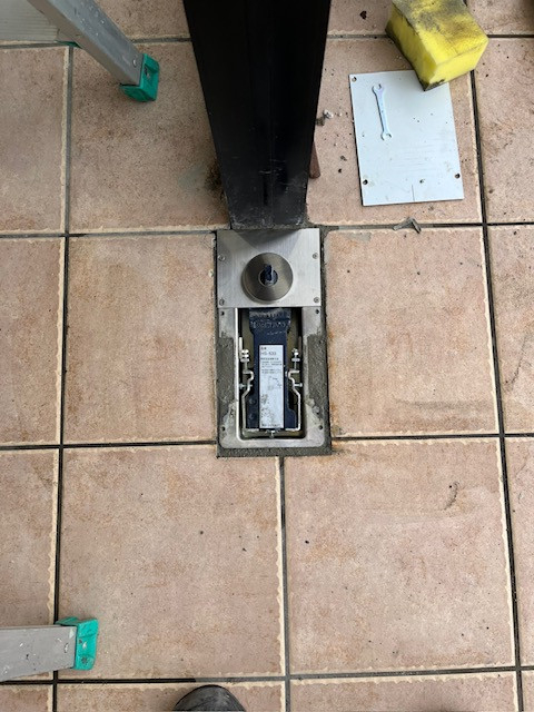 羽後トーヨー住器の店舗のフロアヒンジ交換の施工後の写真3