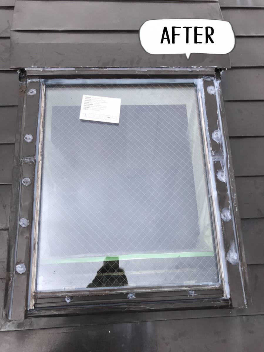 更埴トーヨー住器の天窓のガラスが降雪の重みで割れてしまいペアガラスなので間に水が溜まりだしたので交換したいとご要望の施工後の写真1