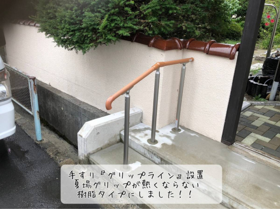 更埴トーヨー住器の門戸の前がすぐ道路で階段になっているため冬場凍って危ないので手すりを付けたいとご希望(長野市)施工事例写真1