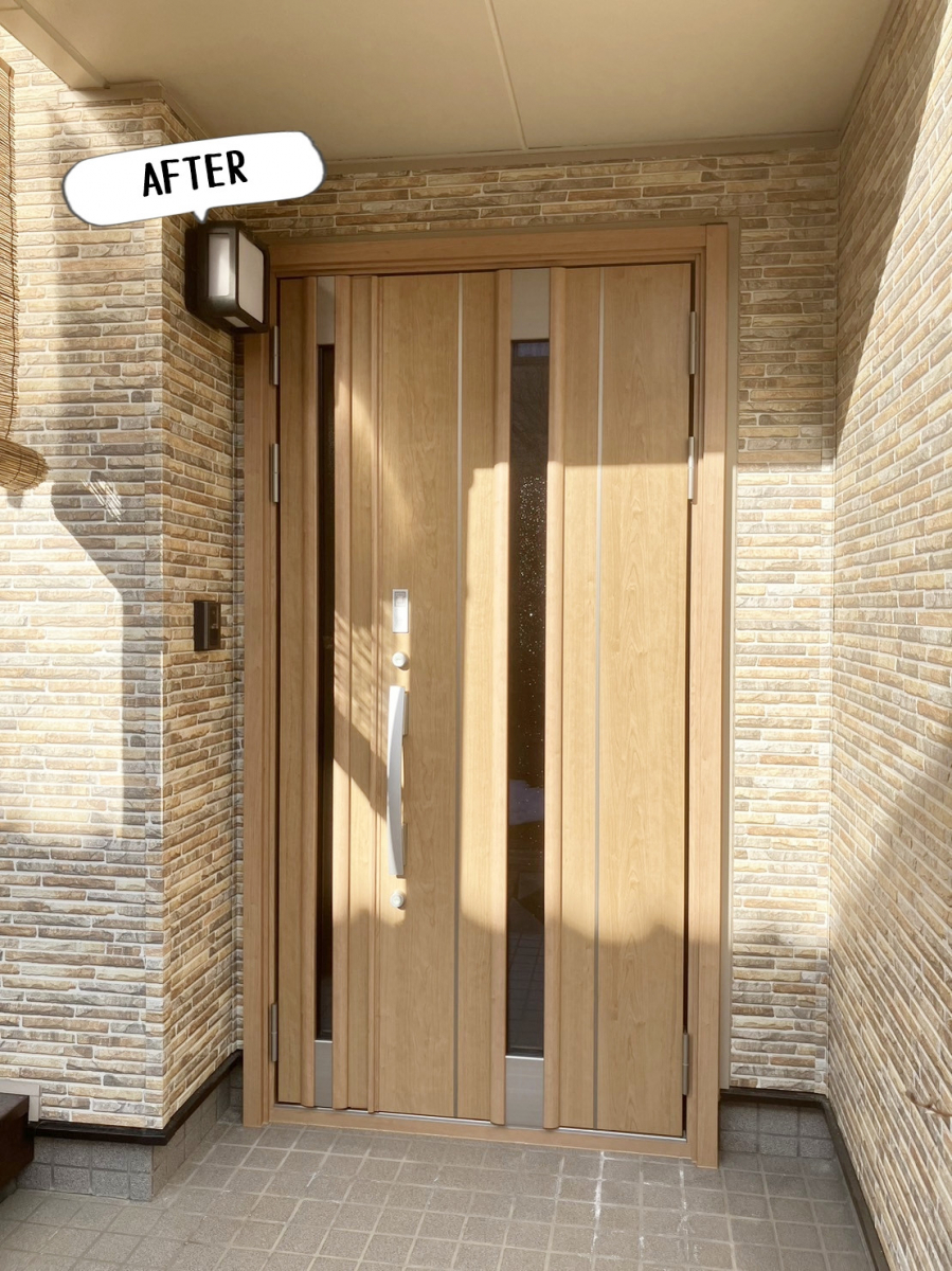 更埴トーヨー住器の外壁リフォームに伴い玄関も交換したいとのご要望(上田市)の施工後の写真1