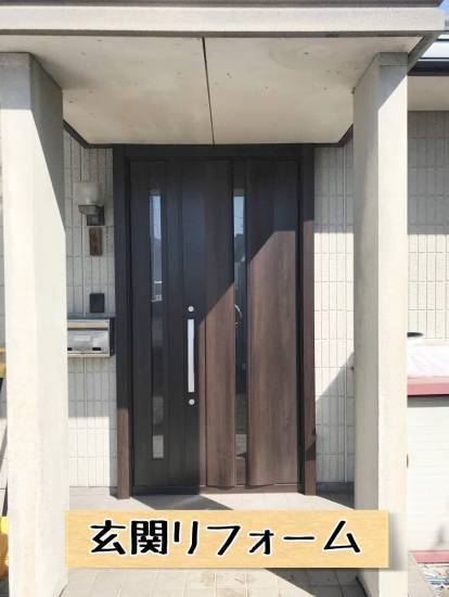 更埴トーヨー住器の玄関ドアが変色し、開閉が困難なので交換したいとご要望(高山村)施工事例写真1