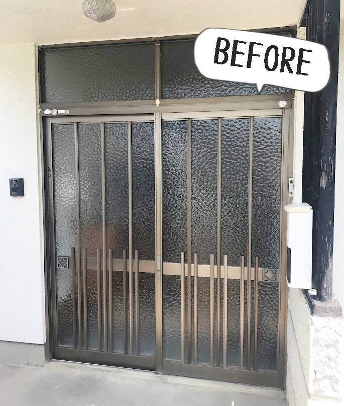 更埴トーヨー住器の玄関が古くなり劣化しているため交換ご希望(坂城町)の施工前の写真1