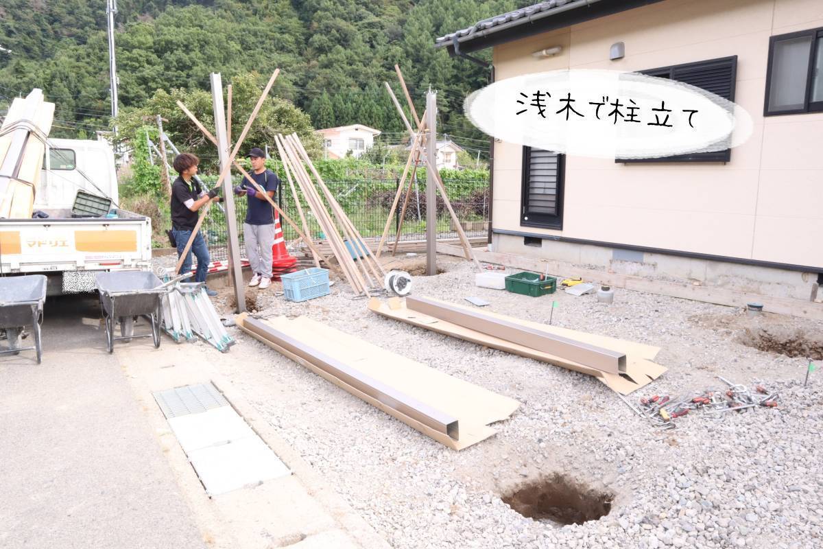 更埴トーヨー住器の駐車場が広く草取りや雪かきがが大変なのでコンクリートにしたいとご相談(千曲市)の施工前の写真2