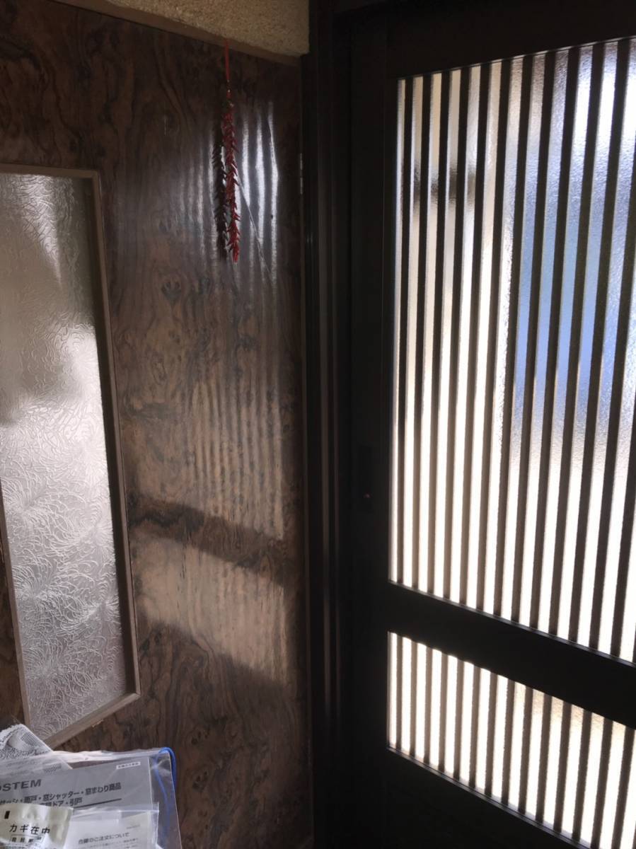 イソベトーヨー住器の玄関リフォームの施工例　（リシェント玄関引戸）の施工後の写真2