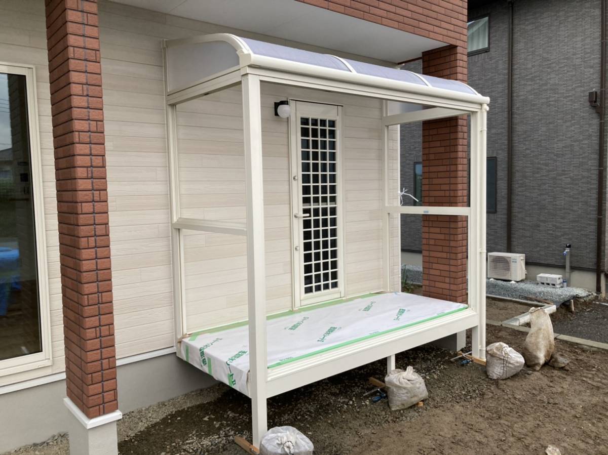 イソベトーヨー住器の「洗濯の自由」を手にいれよう!(^^)!　サニージュテラス囲い（サンルーム）の施工例の施工後の写真3