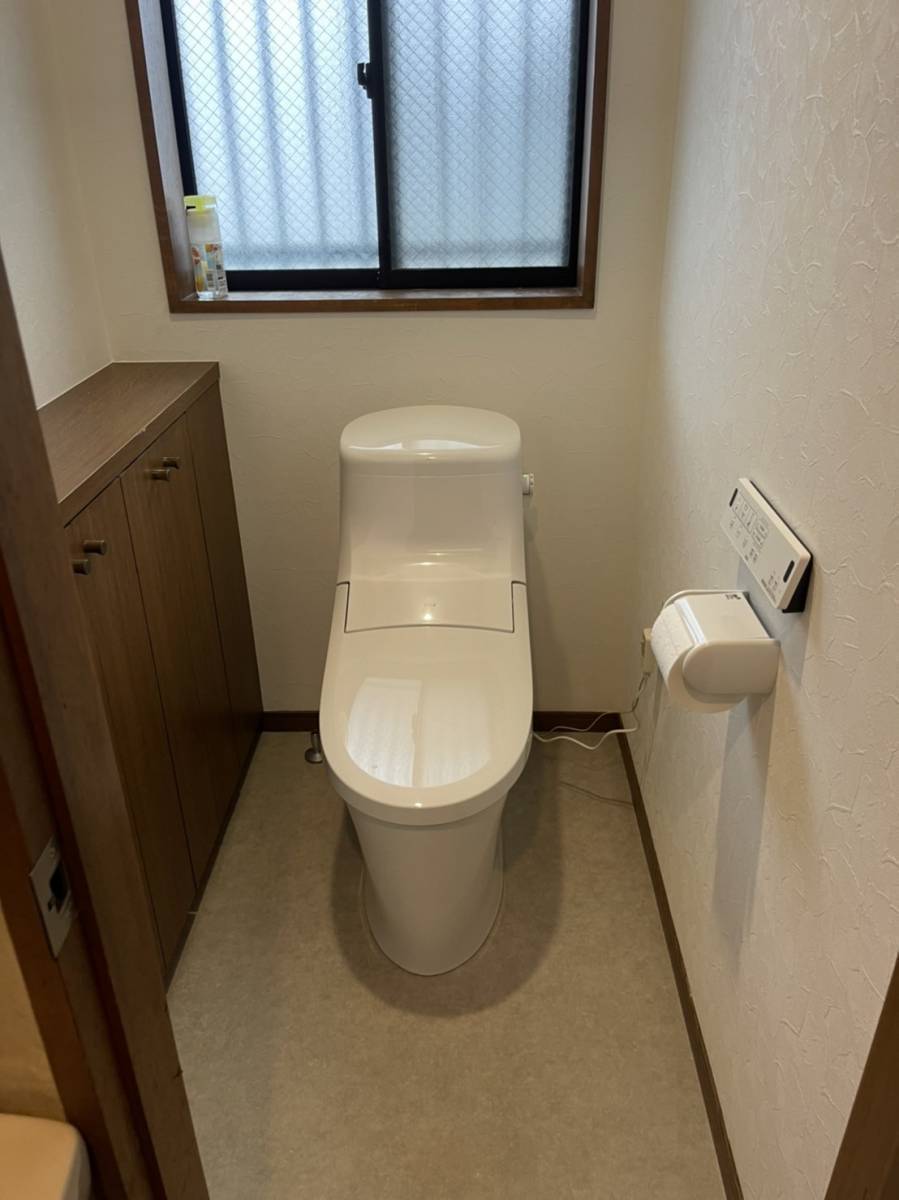 イソベトーヨー住器の山梨県甲府市　トイレリフォームの施工例の施工後の写真1