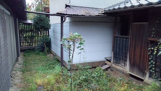 イソベトーヨー住器の山梨県甲府市　外装工事の施工例　壁の一部を貼り替えましたの施工後の写真2