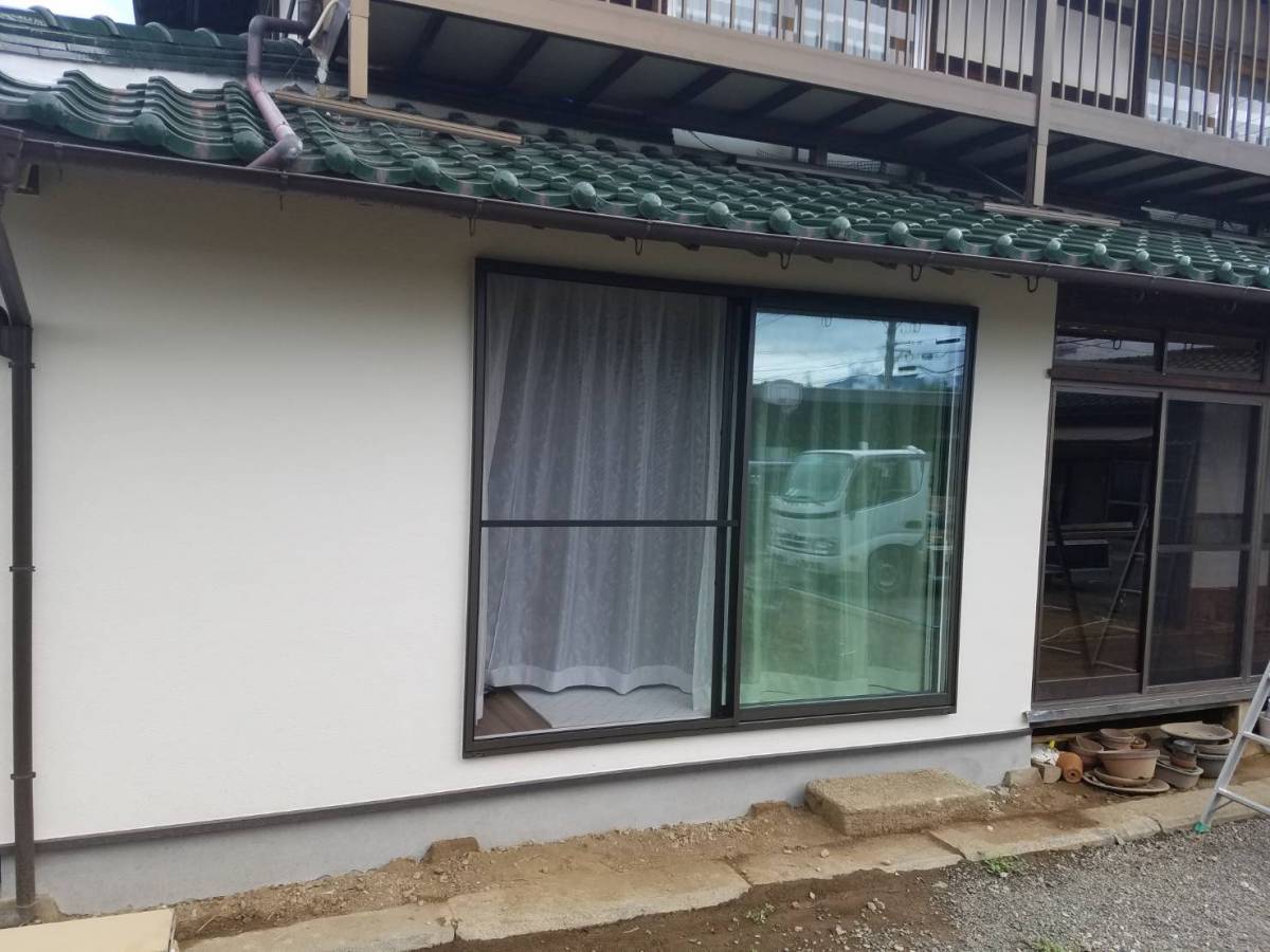 イソベトーヨー住器の山梨県甲州市　テラス取付けの施工例　毎日にさりげなく快適と便利をプラスしませんか♬の施工前の写真1