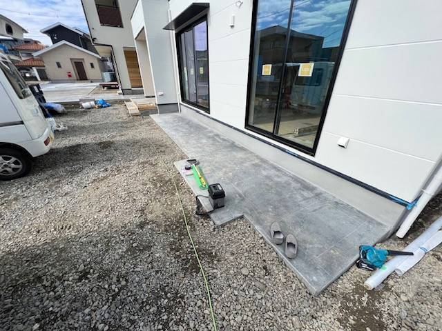 イソベトーヨー住器の山梨県甲府市　デッキ取付の施工例の施工前の写真2