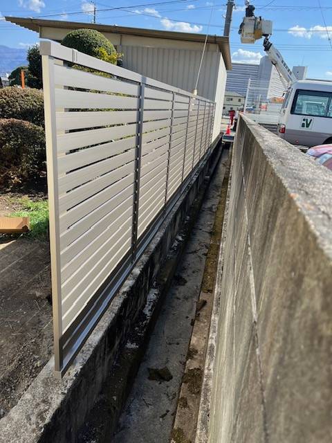 イソベトーヨー住器の山梨県笛吹市　フェンス取付の施工例の施工後の写真1