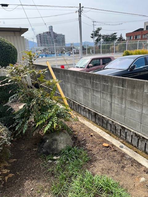 イソベトーヨー住器の山梨県笛吹市　フェンス取付の施工例の施工前の写真2