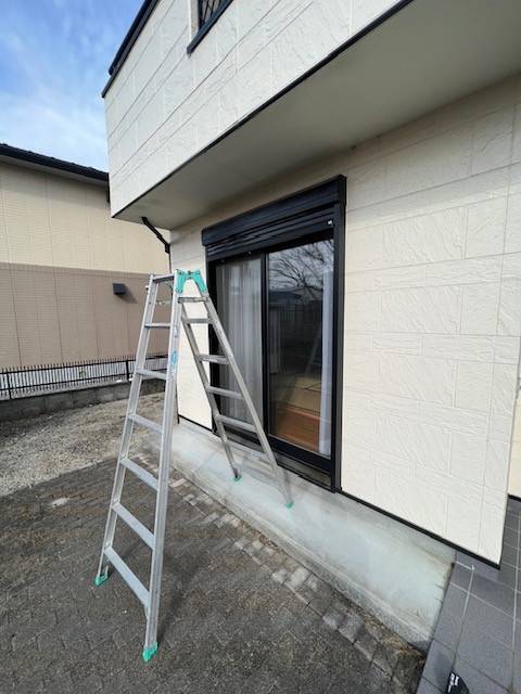 イソベトーヨー住器の山梨県甲斐市　電動シャッター取付の施工例の施工前の写真2