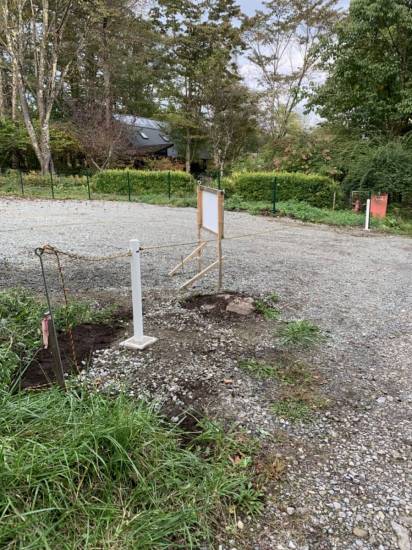 イソベトーヨー住器の山梨県北杜市　ポール取付けの施工例　境界として、立ち入り禁止の目印としてなどなど。。。お勧めです♪施工事例写真1